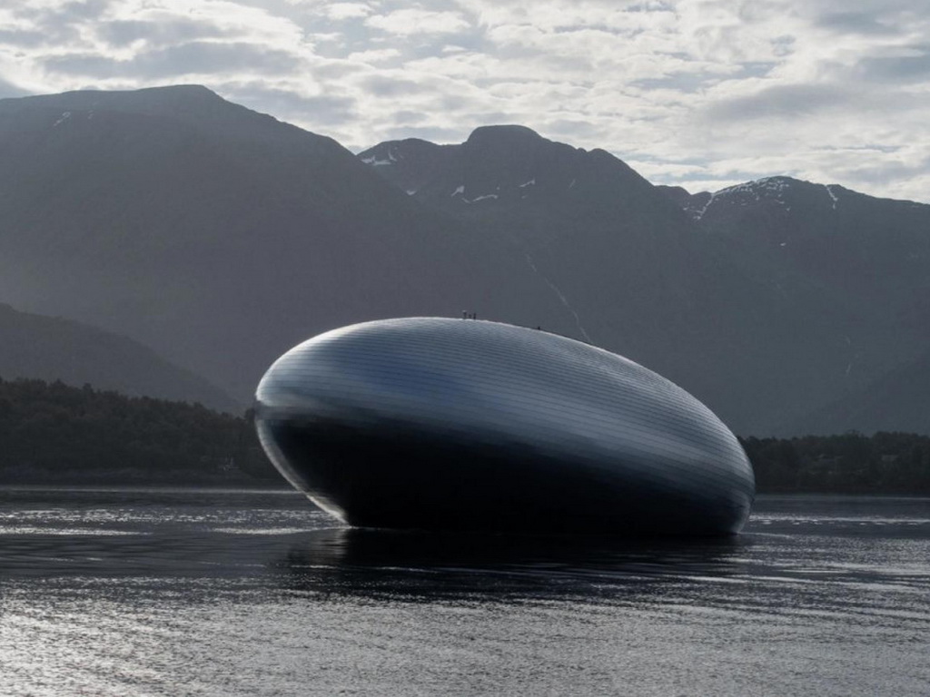 Šta se nalazi unutar misterioznog "crnog jajeta" koje plovi norveškim fjordom?