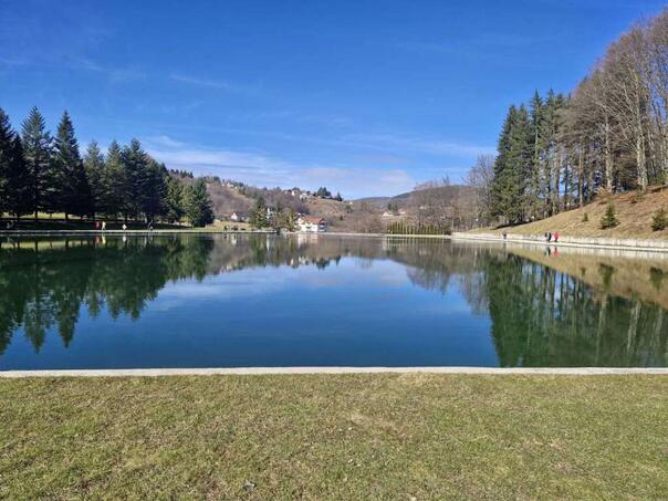 Stabilno i toplo vrijeme, ali meteorolozi najavljuju kratke promjene