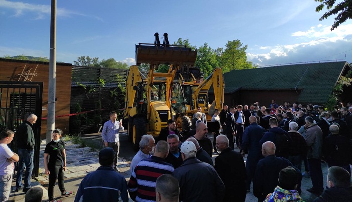 Stanivuković dovezao bagere ispred Kajak terase