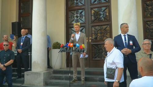 Stanivuković: Ima platu kao tri hirurga, a nije na poslu