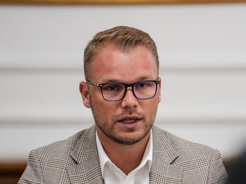 Stanivuković: Kokain u UKC-u, interventna policija po nalogu kriminalca!?