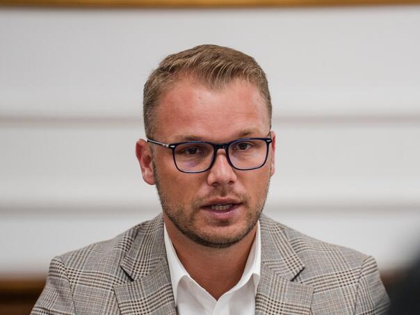 Stanivuković: Kokain u UKC-u, interventna policija po nalogu kriminalca!?