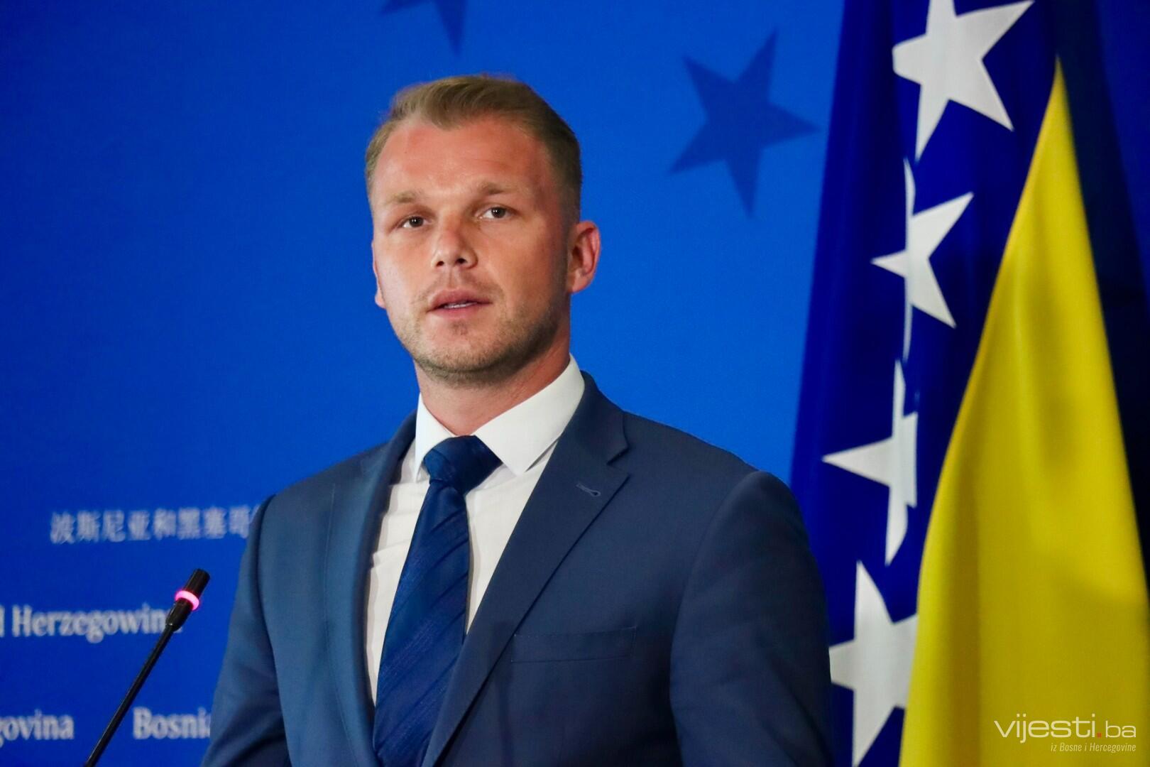 Stanivuković: Treba kazniti svakog pojedinca koji krši zakon, a ne čitav narod