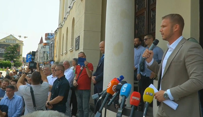 Stanivuković zamijenio bravu i ukinuo platu Ninkoviću