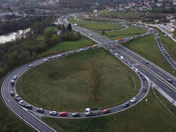 Stanje na cestama: Povoljni uslovi za vožnju u većem dijelu zemlje