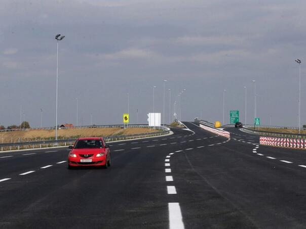 Stanje na cestama u BiH povoljno, kraća zadržavanja na granicama