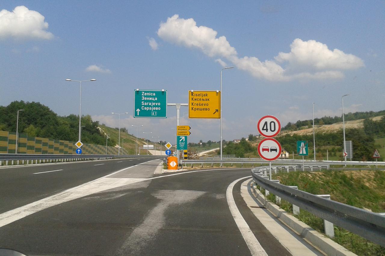 Stanje na cestama u BiH: Zatvorene dionice na više