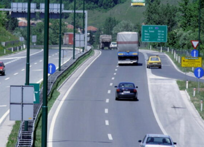 Stanje na putevima: Umjerena frekvencija vozila, bez vanrednih ograničenja