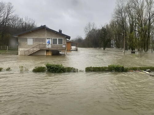 Stanje prirodne nesreće u Sanskom Mostu i Velikoj Kladuši, vanredno u Banjaluci, Prijedoru ...