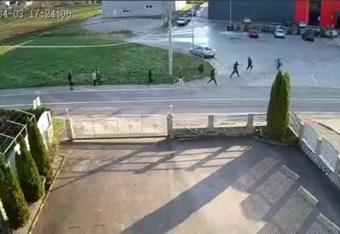 Stanje ranjenog dječaka stabilno, istraga o sukobu migranata još traje