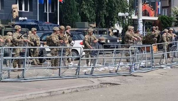 Stano pozvao Beograd i Prištinu da poduzmu konkretne korake za deeskalaciju