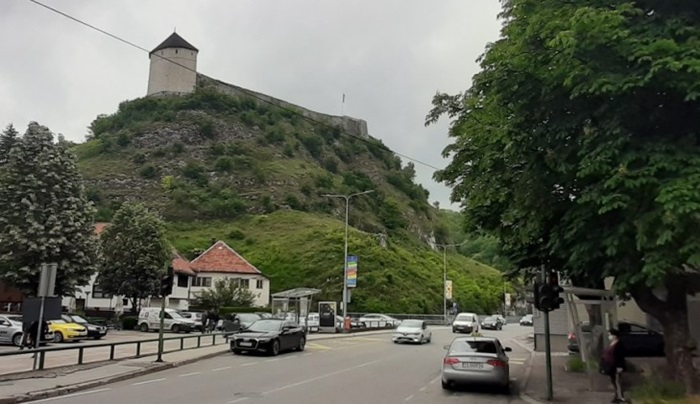 Bio zaražen: Starac iz Tešnja umro usljed moždanog udara