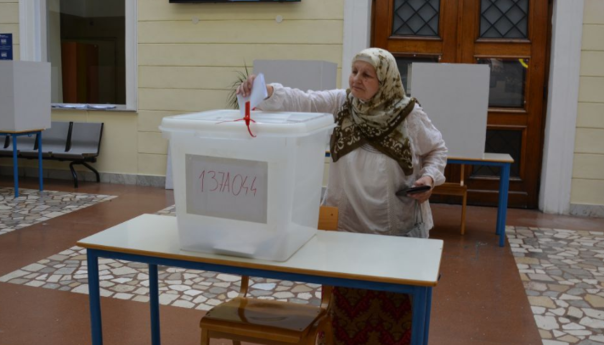 Stari Grad: Do 15 sati glasalo devet posto birača