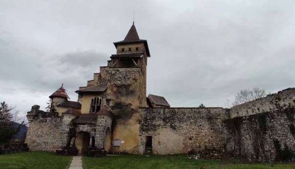 Stari grad Ostrožac sa tri historijske epohe privlači turiste iz cijele BiH