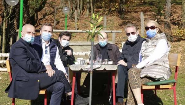 Stari Grad: Skaki i aktivistima priključio se i Izetbegović