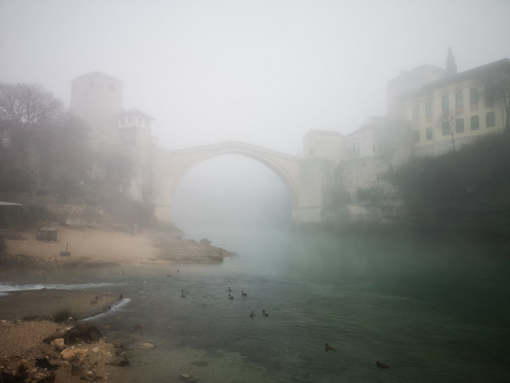 Stari most utonuo u maglu