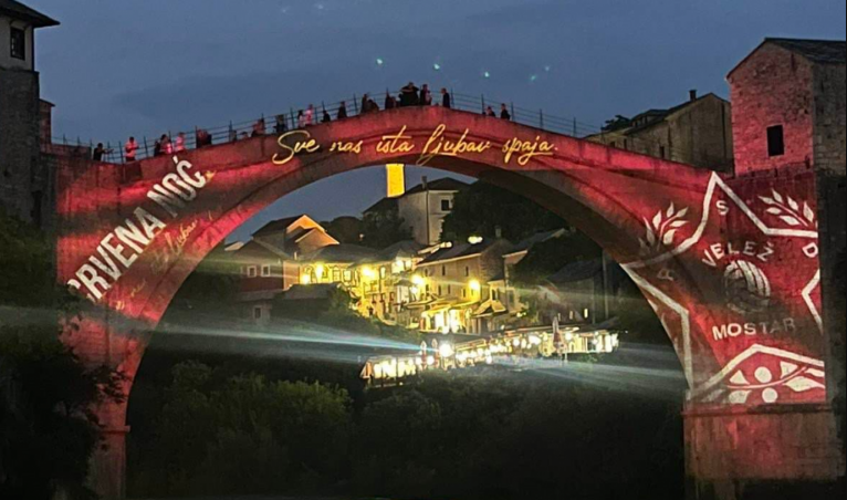 Stari most večeras u bojama Veleža