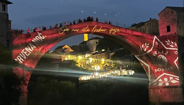 Stari most večeras u bojama Veleža