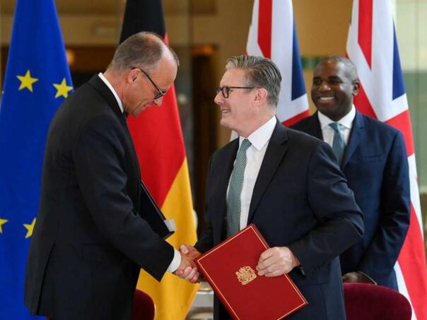 Starmer i Merz potpisali sporazum o jačanju vojnih veza i saradnje protiv krijumčara ljudima