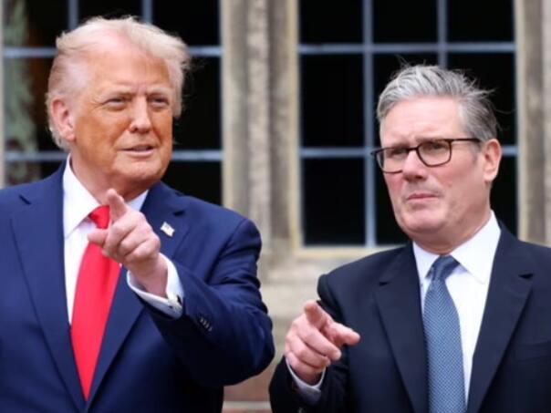 Starmer pozvao Trumpa da ostane u NATO-u