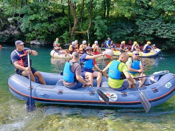 Startala Una-regata, stotine učesnika veslaju ka Štrbačkom buku