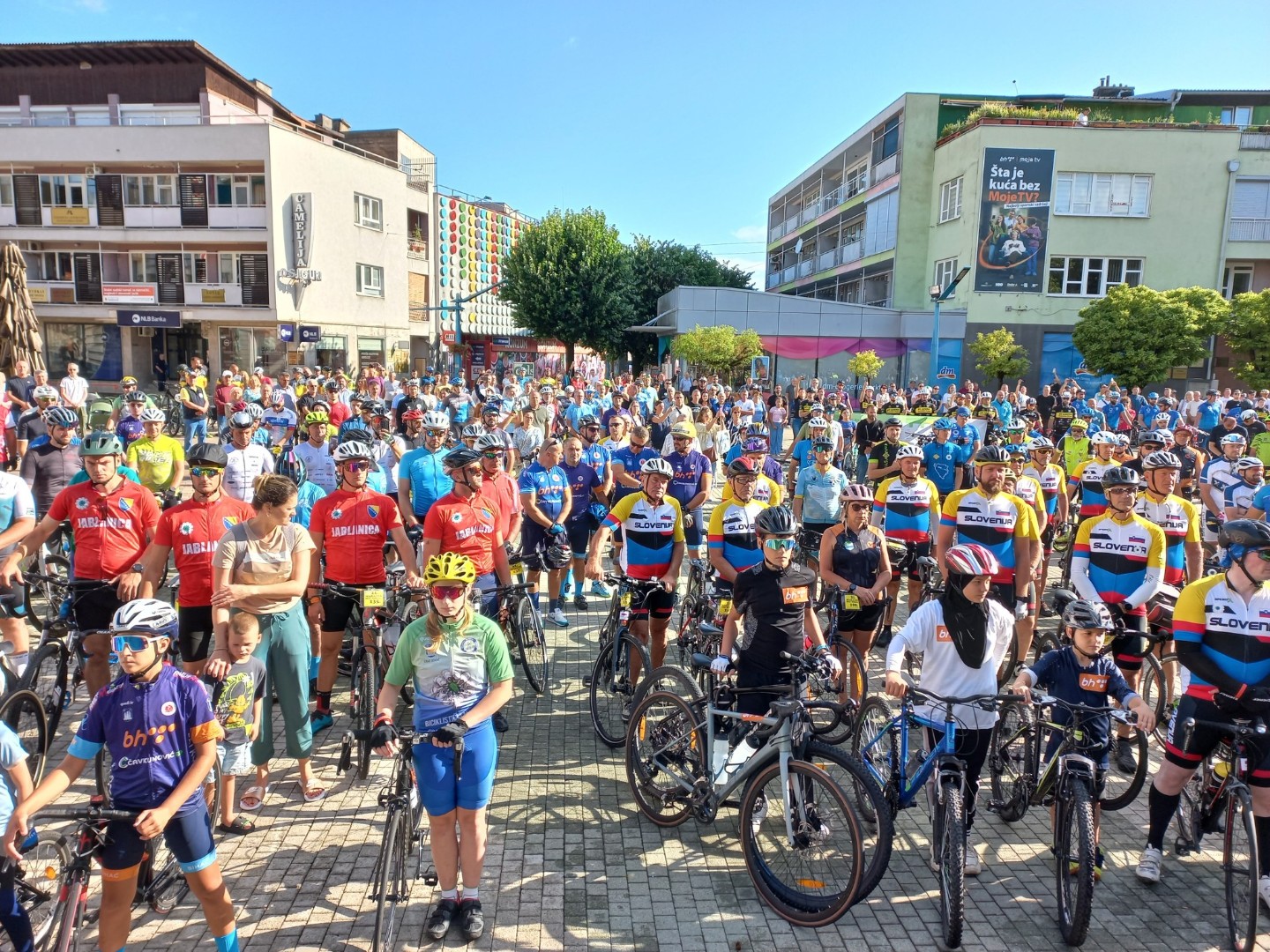 Startao 21. biciklistički maraton Bihać - Srebrenica, učestvuje 300 biciklista
