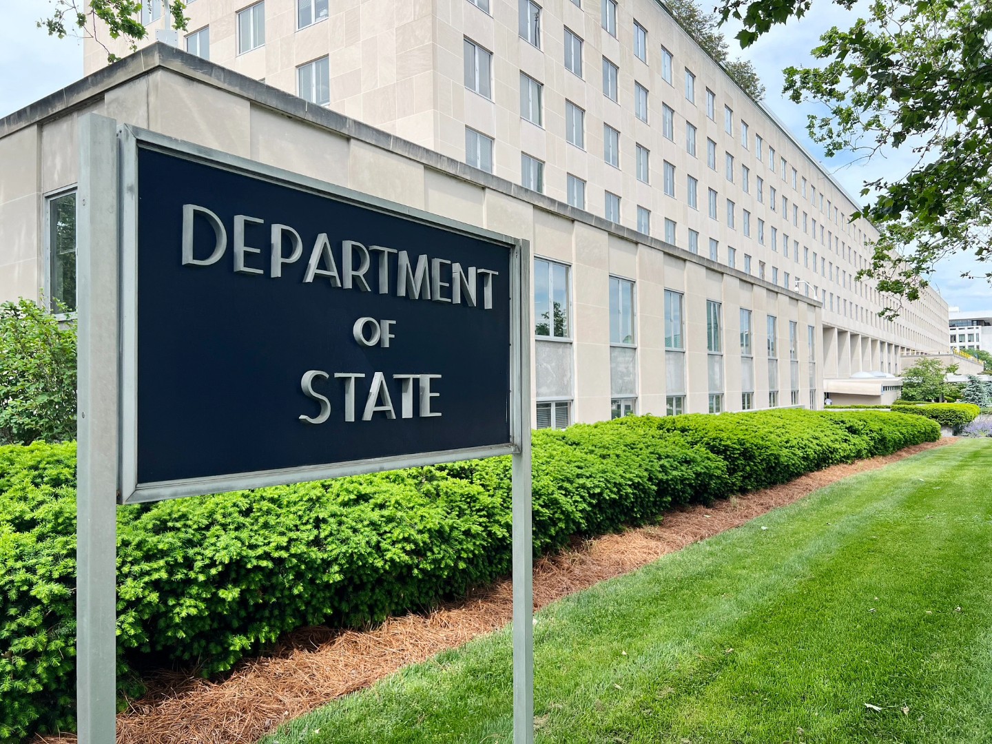 State Department: Lažne su sve tvrdnje o miješanju SAD u proteste u Srbiji