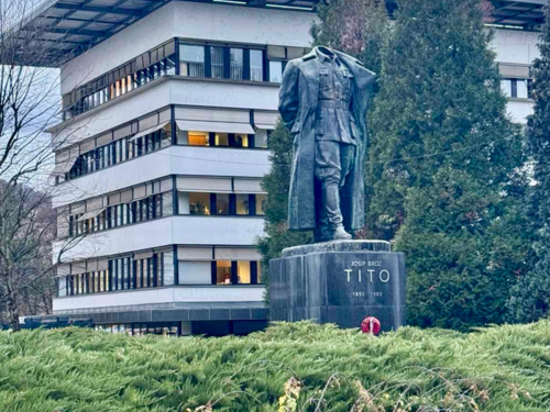 Statui Tita odrezana glava u Sloveniji, nađena u autu hrvatskih tablica