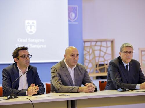 'Stazom sjećanja' postavka koja simbolizuje korake ubijenih tokom opsade Sarajeva