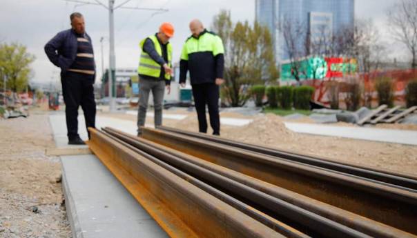 Šteta probio rok: Ugovor sakrio, šine izložio na grede