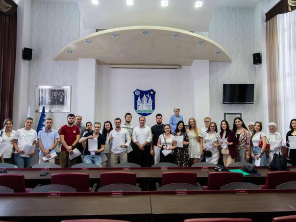 Stipendije za 50 studenata u Bihaću, svakom po 200 KM mjesečno