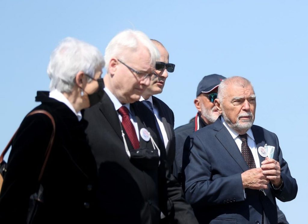 Stjepan Mesić: Maknuti poklič 'Za dom spremni'