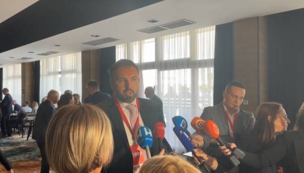 Stojanović: Nisam za produženje mandata predsjednika