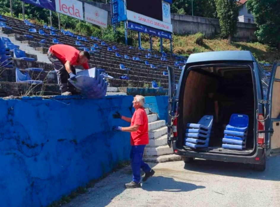 Stolice sa starog juga Grbavice idu na stadion u Srebrenici
