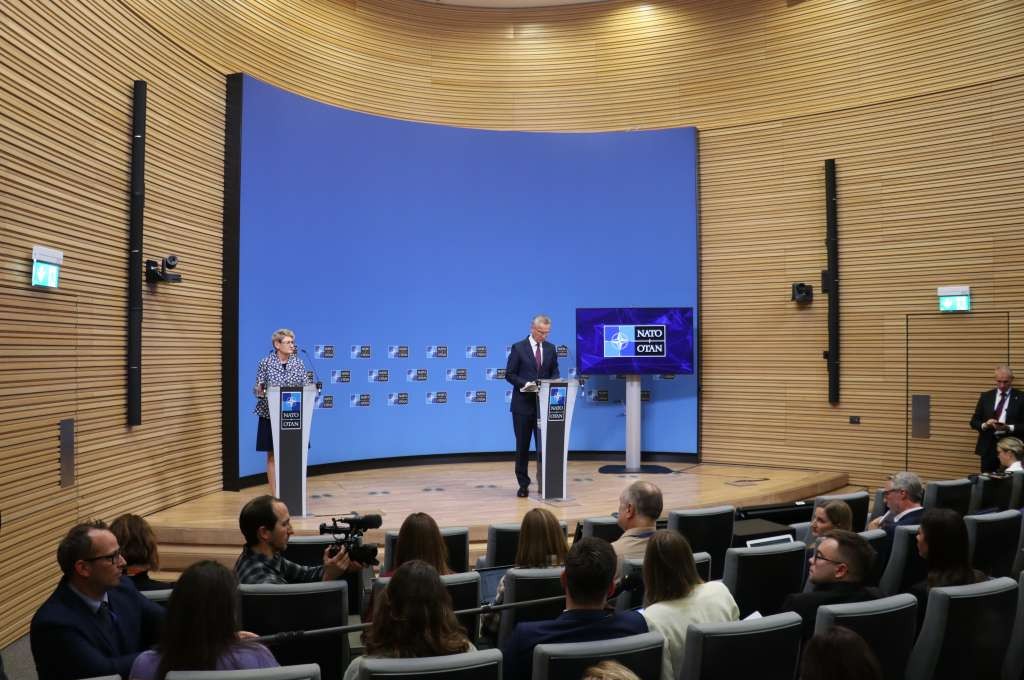Stoltenberg: BiH mora sama birati svoj put, a NATO će to poštivati