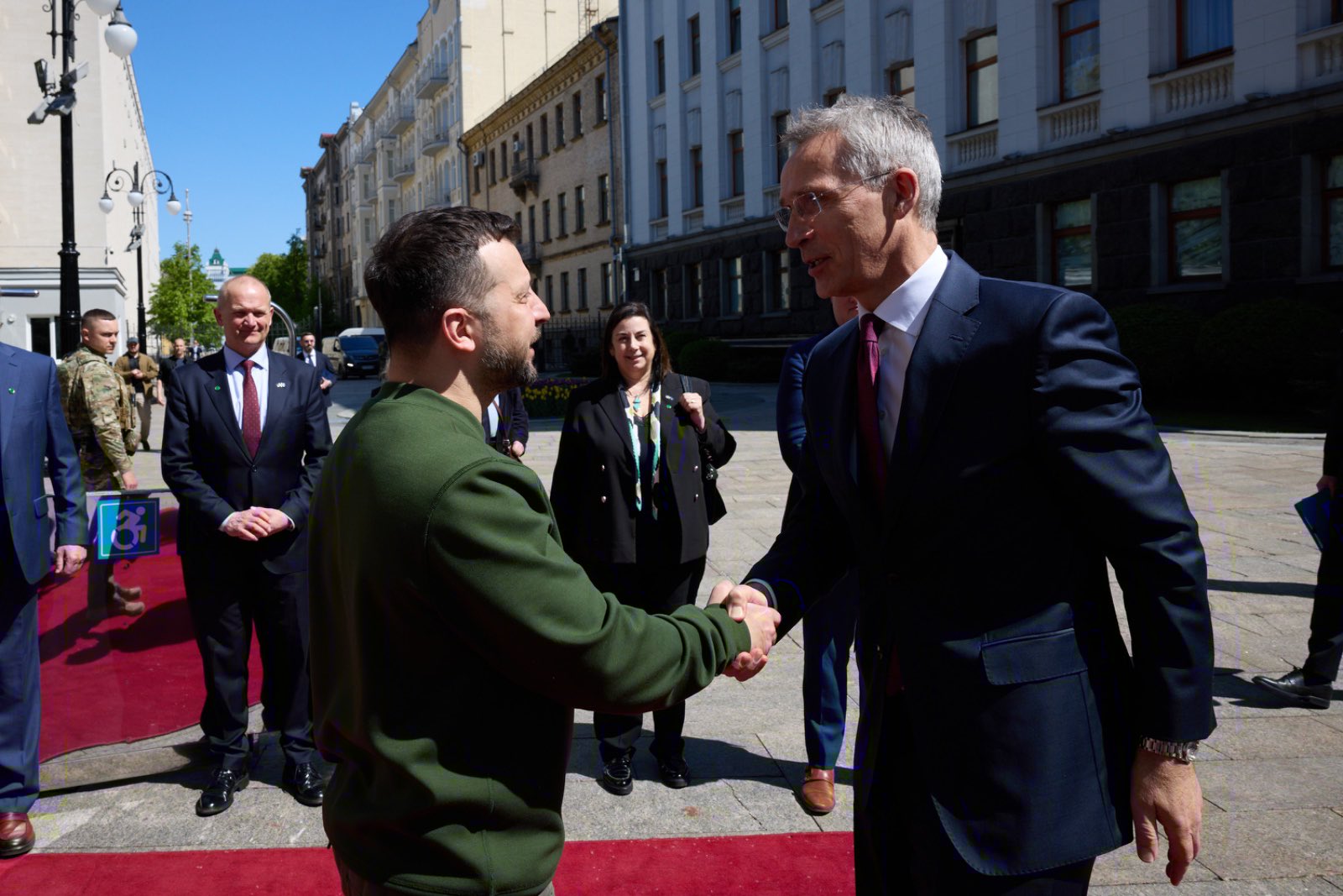 Stoltenberg u nenajavljenoj posjeti Kijevu obećao novo oružje za Ukrajinu