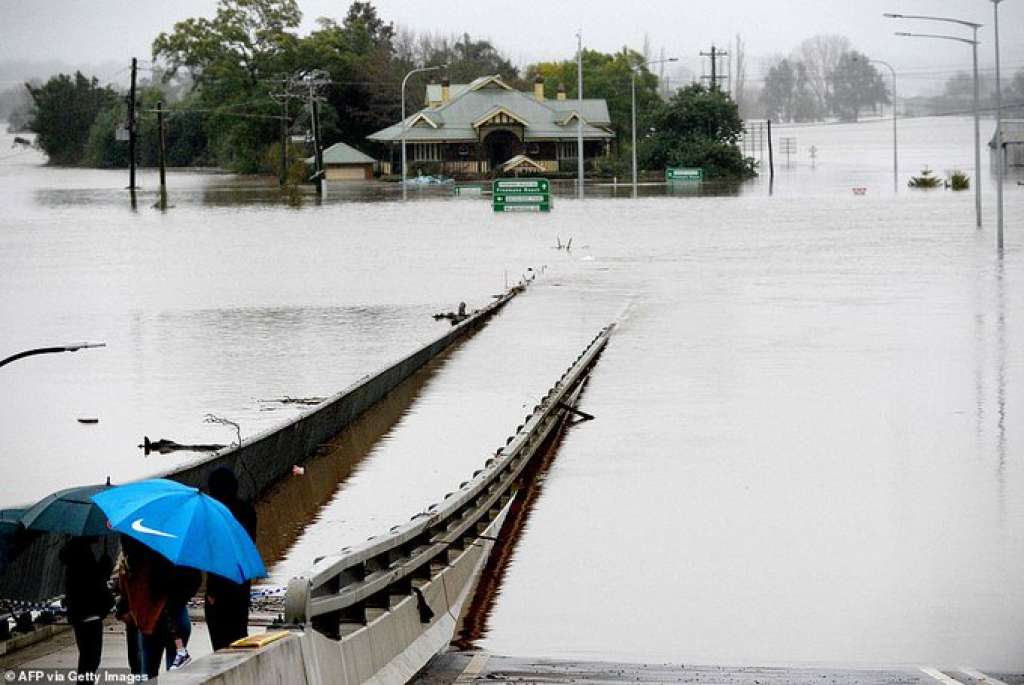 Stotine domova bez struje u Australiji, očekuju se velike poplave