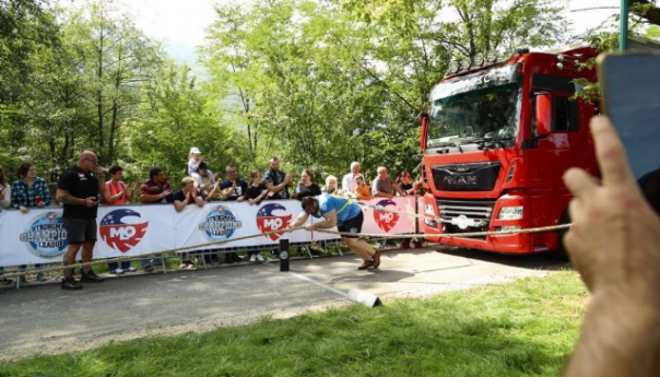 Stotine građana na Stojčevcu ispratilo borbu 12 najjačih ljudi svijeta za titulu najboljeg
