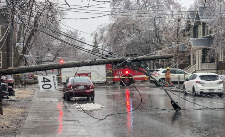 Stotine hiljada domova bez struje u Kanadi nakon ledene oluje