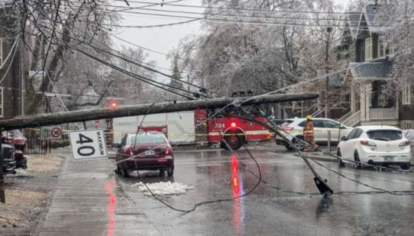 Stotine hiljada domova bez struje u Kanadi nakon ledene oluje