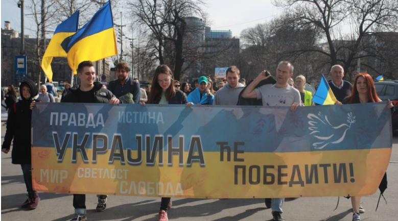 Stotine ljudi na maršu u Beogradu: Ukrajina će pobijediti