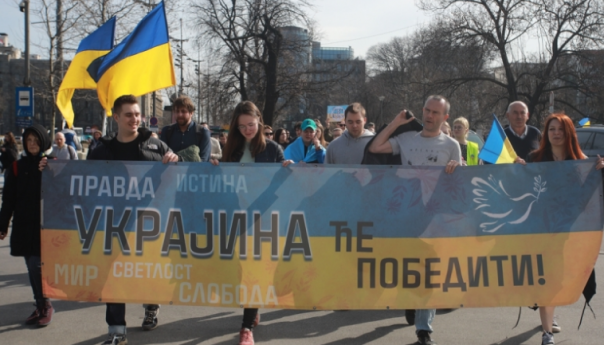 Stotine ljudi na maršu u Beogradu: Ukrajina će pobijediti