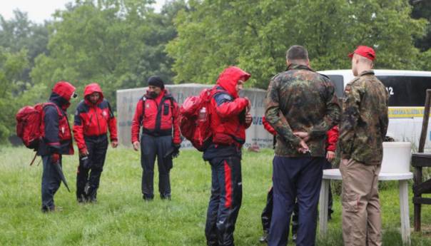 Stotine ljudi traži nestali avion kod Slunja: Suženo područje potrage