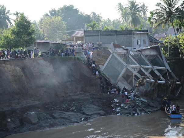 Stotine mrtvih i nestalih u poplavama širom jugoistočne Azije