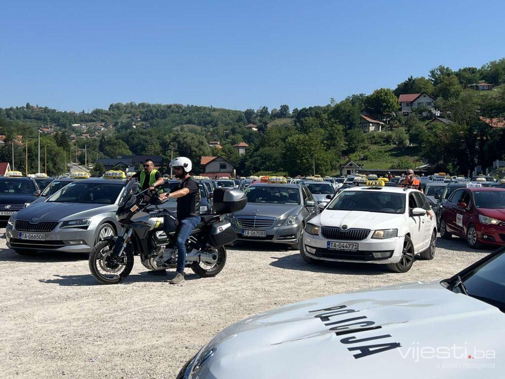 Stotine taksista na protestnoj vožnji u Tuzli: Borba za opstanak!