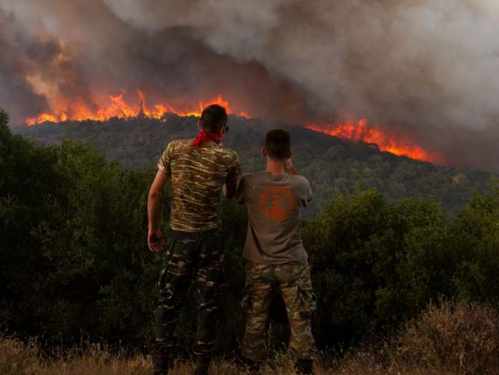 Stotine vatrogasaca bore se s golemim požarom u Grčkoj, do sada najmanje 20 poginulih