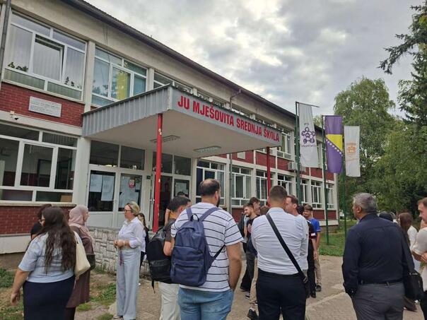 Štrajk upozorenja u srednjim školama USK