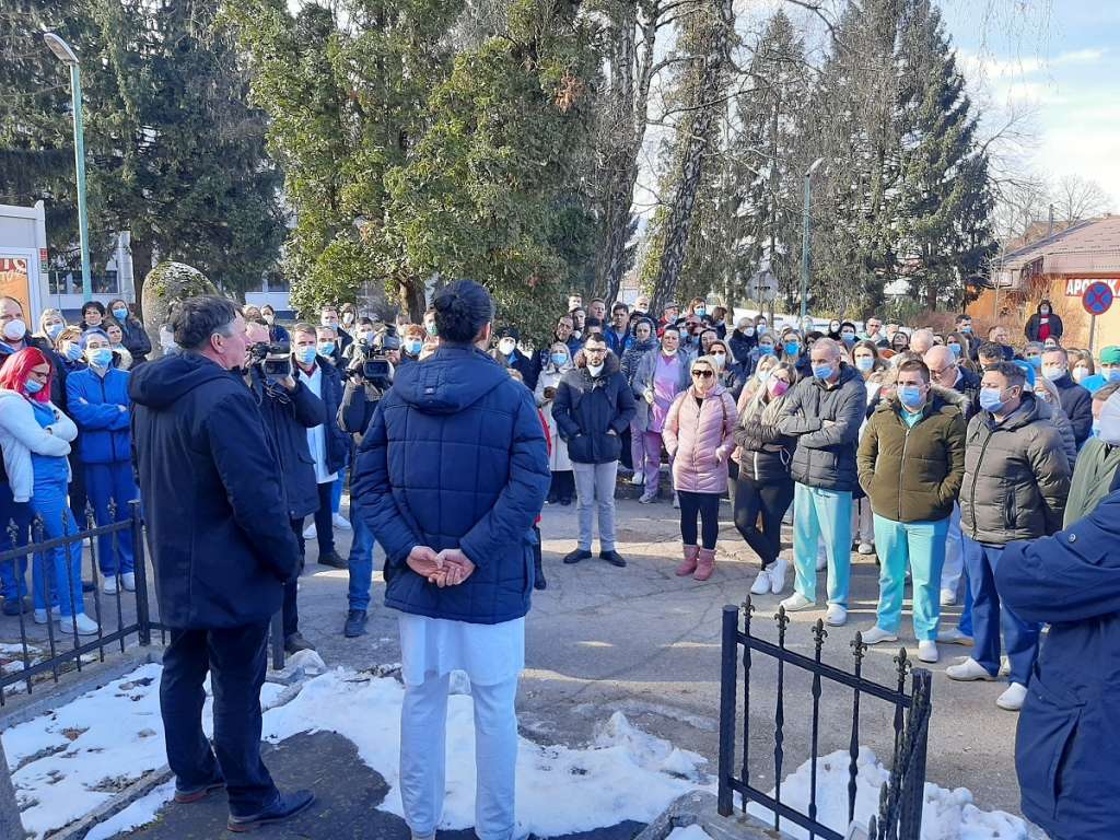 Štrajk upozorenja zdravstvenih radnika u USK