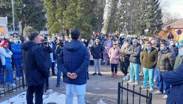 Štrajk upozorenja zdravstvenih radnika u USK