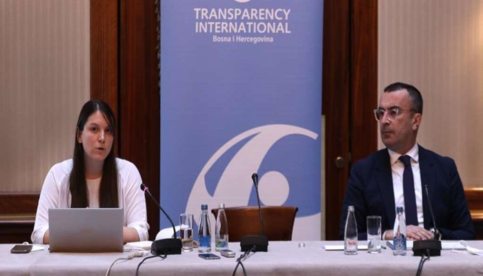 Stranačko upravljanje školama mora prestati